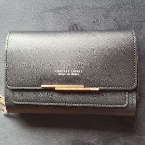Forever Lovely cellphone crossbody purse - black